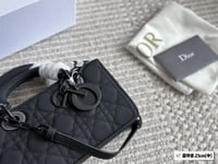 حقيبة ديور Lady dior 22 cm