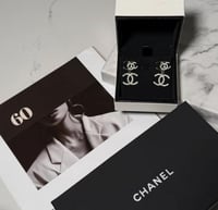 حلق شانيل توينز شامل الملحقات والورده