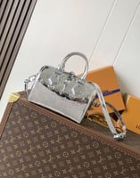 شنطة لويس فيتون ستايل – ميتاليك فضي مع نقشة مونوجر...