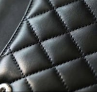 شانيل كلاسك مديم مقاس 23 سم لذر هارد وير فضي