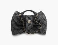 حقيبة ميني باو من شانيل لموسم الخريف والشتاء 2025/...