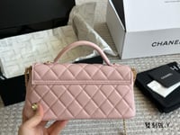 حقيبة شانيل صغيرة بنكي بغطاء قلاب ومقبض علوي،