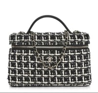 شنطة شانيل تويد أبيض و اسود مع توب هاندل