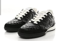 سنيكرز شانيل النسائي – تصميم فضي فاخر