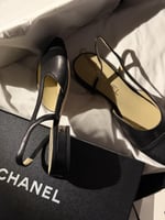 حذاء Chanel Slingback فلات جلد – أسو