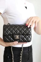 شنطة شانيل كلاسيك كافيار 20سم اسود وفضي