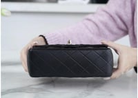 شنطة شانيل هاندل اسود 20 سم فضي