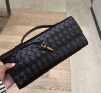 شنطة بوتيغا إنترتشياتو السوداء — طراز فاخ