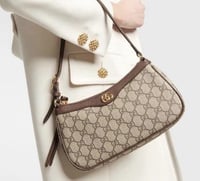 شنطة قوتشي كروس قماش GG – سلسلة ذهبي