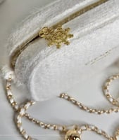 شنطه شانيل الشتويه ابيض