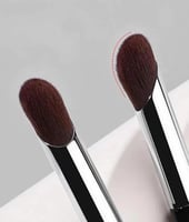 فرشة الابهام للكونسيلر