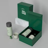 باكيج اليوم الوطني 93 (فنجان قهوة + كوب حافظ للحرا...