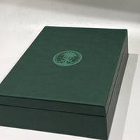 درع فاخر بقاعدة جلدية