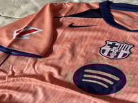 طقم برشلونة الاحتياطي 2026/2025