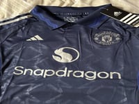 طقم يونايتد الاحتياطي 2025/2024