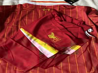 طقم ليفربول الاساسي 2025/2024