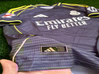 طقم مدريد الاحتياطي 2026/2025