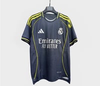 طقم مدريد الاحتياطي 2026/2025