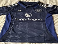 طقم يونايتد الاحتياطي 2025/2024