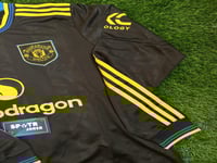 طقم يونايتد الاحتياطي (أكمام طويلة) 2026/2025