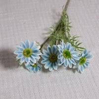 غصن ورد ديزي أزرق فاتح