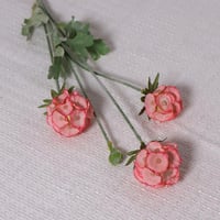 غصن زهور دائرية وردي فاتح