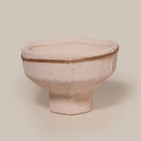 فازة سيراميك ابيض