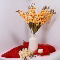 غصن ليلي وردي