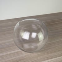 فازة زجاجية دائرية كبيرة