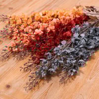 غصن الدلفينيوم اصفر