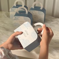 علب توزيعات ازرق بطباعة ذهبية (12 حبة)