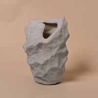 فازة سيراميك ابيض