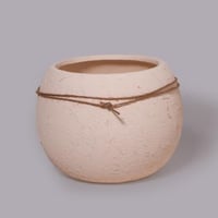 فازة سيراميك ابيض