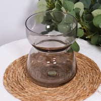 فازة زجاج وسط