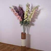 غصن الدلفينيوم موف