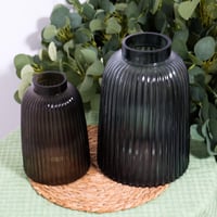 فازة زجاج وسط