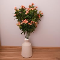 غصن ورد ابيض