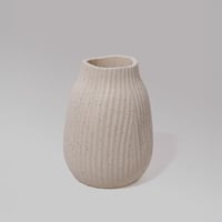 فازة سيراميك صغيرة