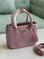 شنطة برادا كريستال