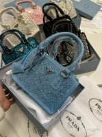 شنطة برادا كرسيتال