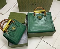 شنطة قوتش جلد تمساح