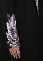 L203- عباية لنن اسود تطريز