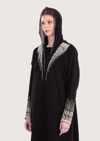 L177- عباية كريب أسود تطريز