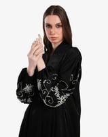 L094 -عباية أسود حرير مغسول - تطريز .