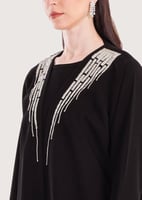 L177- عباية كريب أسود تطريز