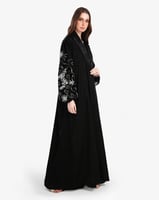 L094 -عباية أسود حرير مغسول - تطريز .