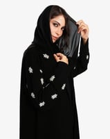 L065- عباية كريب كرستالات