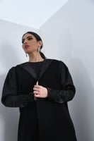 L101-عباية كريب مع جاكار تطريز