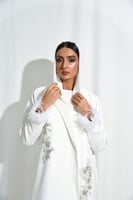 L060-عباية كريب ابيض تطريز