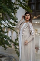 L018- عباية لنن بيج تطريز